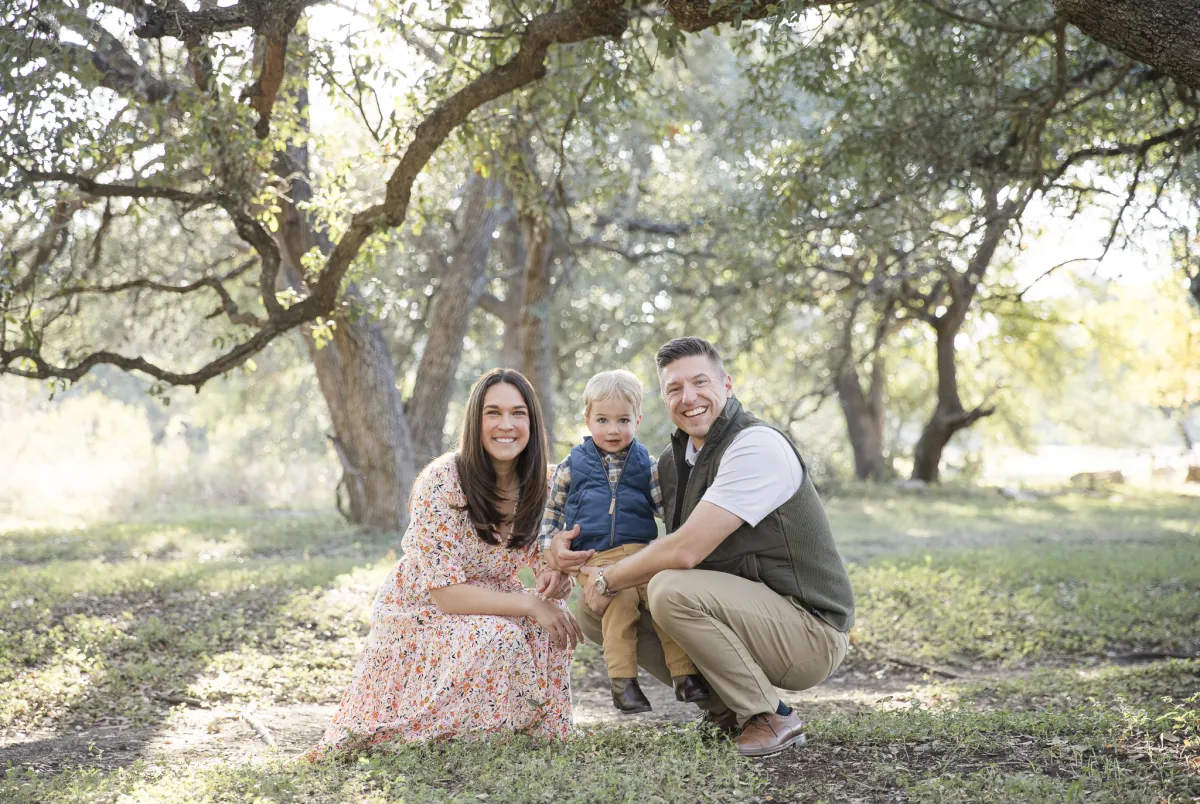 A family together under the oaks in Georgetown, Texas